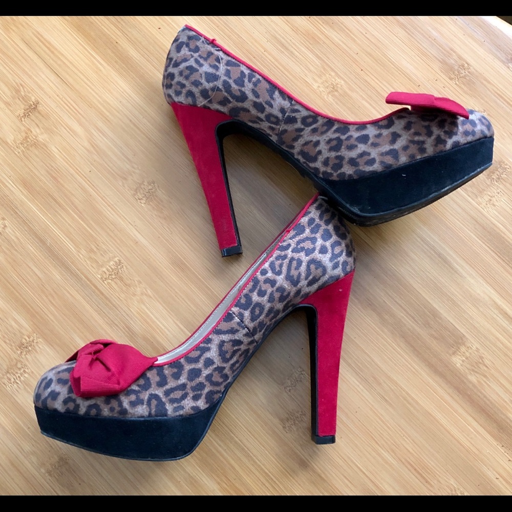 Guess Leopard Print Red Bow Heels Size 10 - image 2